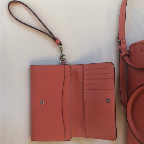 Coach purse w/ matching wallet. No bundle discount - Picture 5 of 7